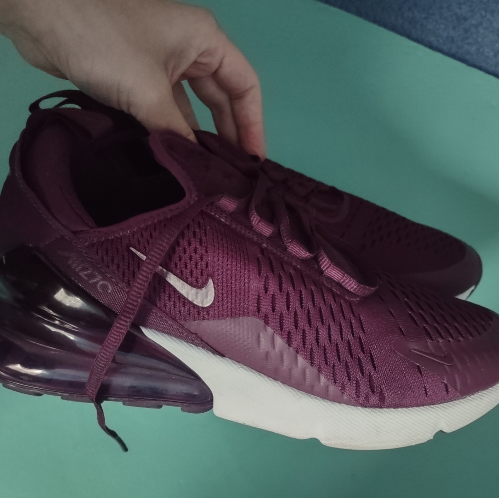 Mens BURGUNDY Nikes